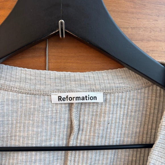 Reformation Gray Ribbed Long Sleeve Crop Top, Size XS - Picture 3 of 7